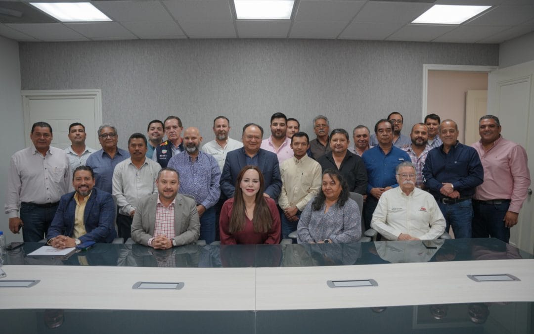 Refrendan constructores locales compromiso de impulsar la obra