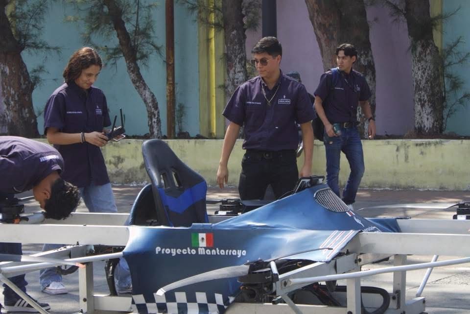 Crean Estudiantes veracruzanos primer auto volador en México