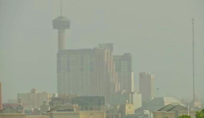 San Antonio Golpeada por Tormenta de Polvo