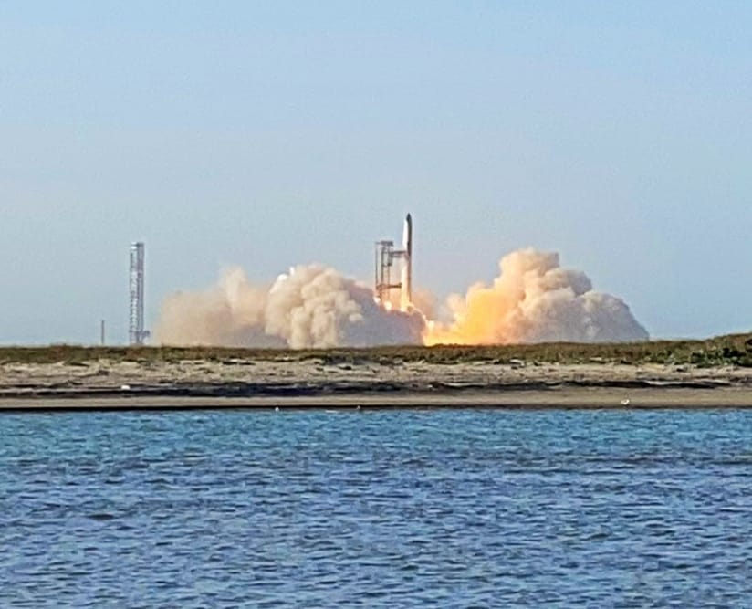 Lanza SpaceX con éxito el octavo vuelo de prueba de Starship: Espectadores en Matamoros lo presencian