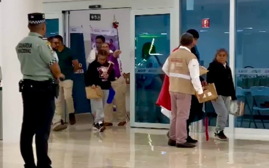 Más de mil mexicanos deportados llegan a Tapachula en vuelos directos desde Estados Unidos