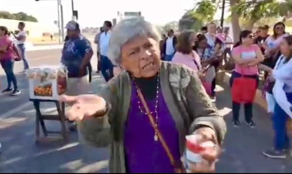 Bloquean derechohabientes del IMSS #1 en Campeche avenida por falta de atención médica