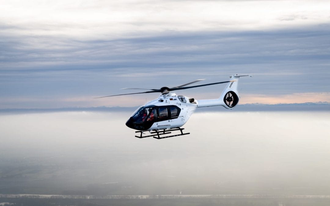 Airbus presenta el helicóptero bimotor ligero H140 para servicios médicos y privados