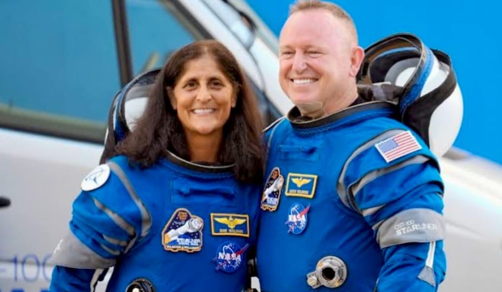 Astronautas varados en la EEI reciben con emoción a la tripulación de SpaceX