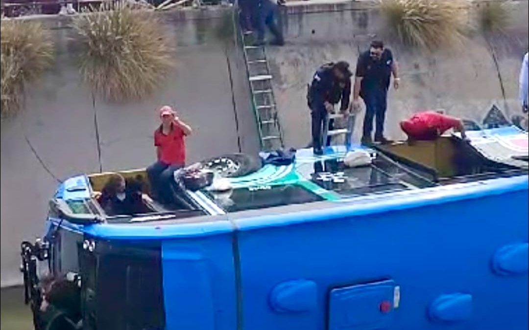 Accidente de transporte público en Querétaro deja una víctima mortal y catorce heridos