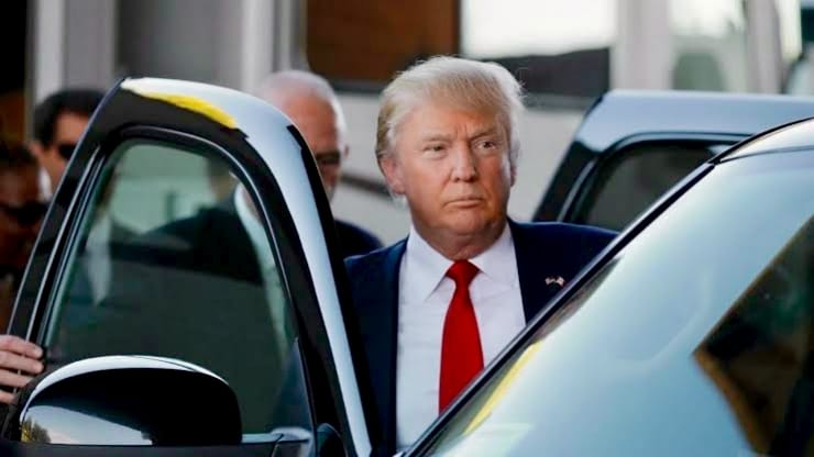 Amenaza Trump con imponer aranceles recíprocos