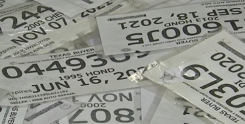 Combate Texas fraude con placas falsas y va por cambio legal en verano