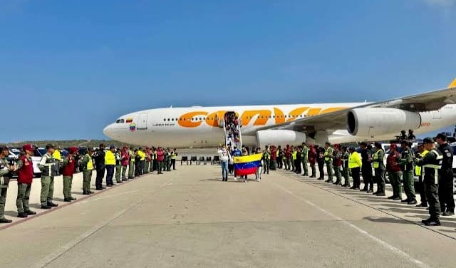 Repatría Conviasa a 313 venezolanos desde Ciudad de México