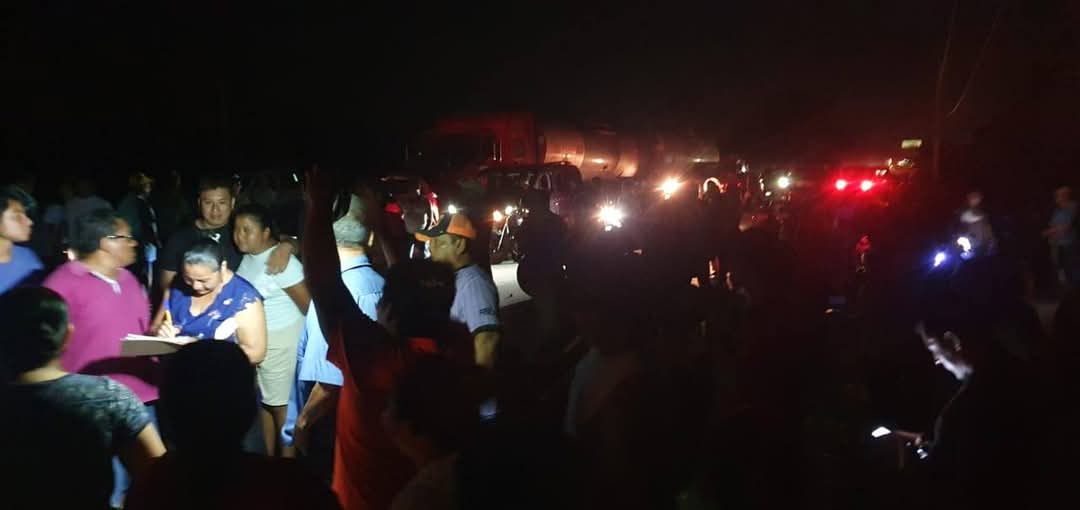 Cierran de nuevo carretera Ciudad del Carmen–Villahermosa por falta de electricidad