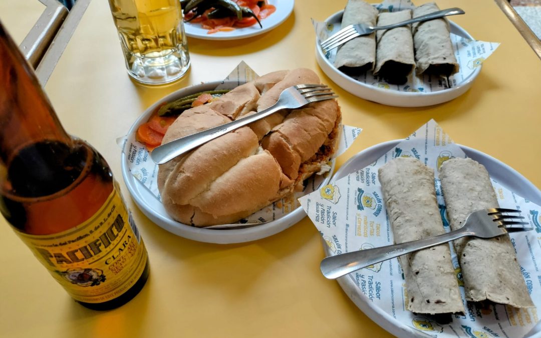 Tacos y tortas de bacalao: el manjar que corona la calle de Bolívar