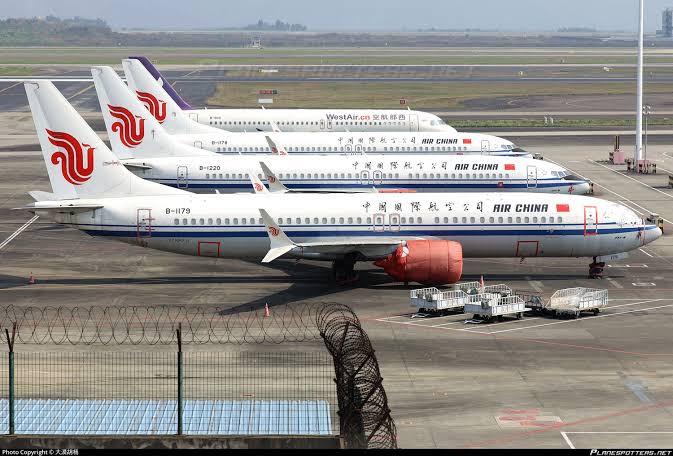 Prohíbe China recepciones de aviones Boeing en plena escalada comercial