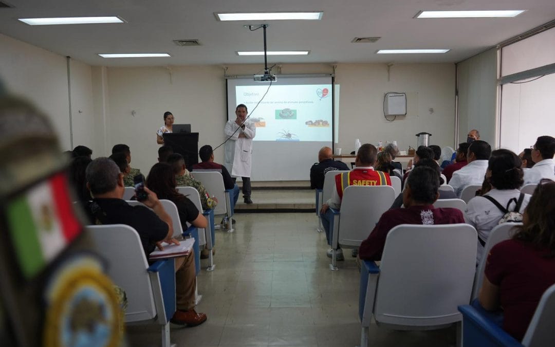 Capacitan a personal de Clínicas UNE en uso de faboterápicos para mejorar atención médica