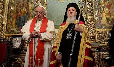 Une Sábado de Gloria a ortodoxos y católicos romanos: una sola luz, una misma fe