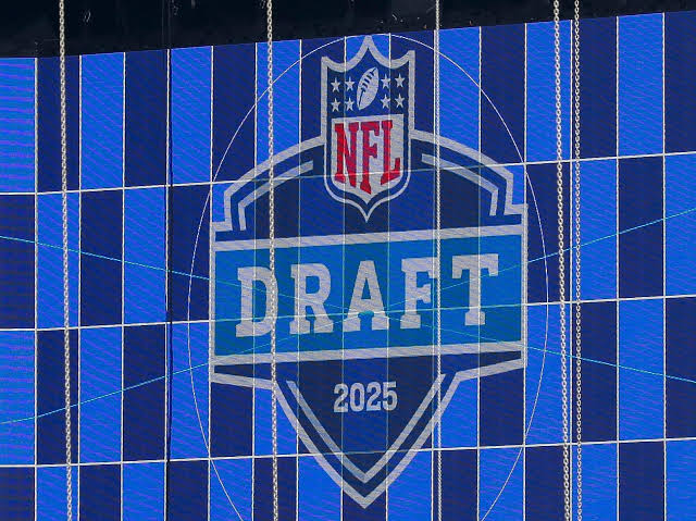 Arranca el NFL Draft 2025 en Lambeau Field: sueños universitarios en juego