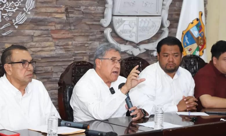 Anunciar Armando Martínez nuevo pabellón comercial con Walmart en Altamira
