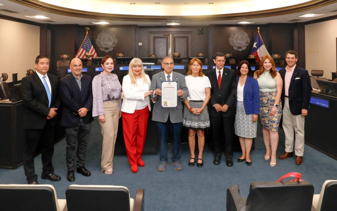 Fortalece Carmen Lilia Canturosas lazos con Laredo Texas a través del deporte y la salud