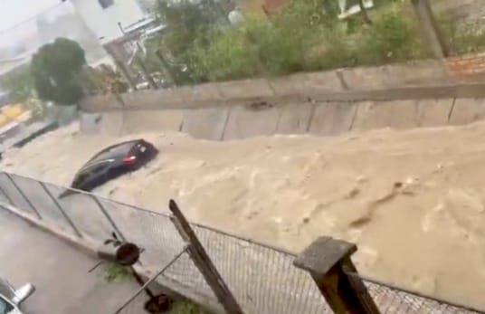 Arrastra tormenta a joven en Eagle Pass; continúa búsqueda en sistema de drenaje