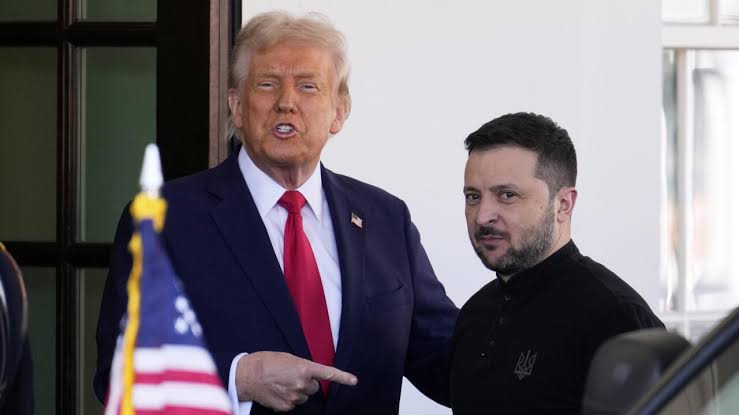 Anuncia Trump diálogo telefónico con Putin y Zelenski