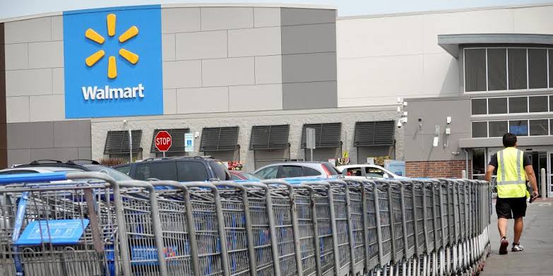 Arremete Trump contra Walmart por aranceles y aumento de precios