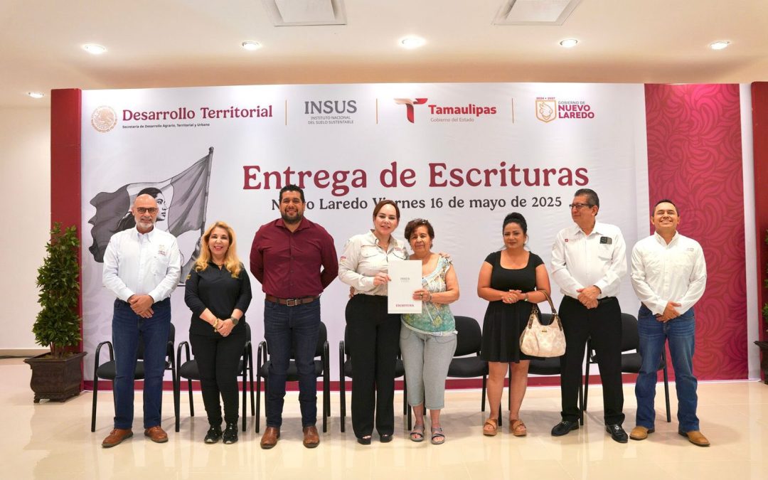 Entregan escrituras a 100 familias de Nuevo Laredo