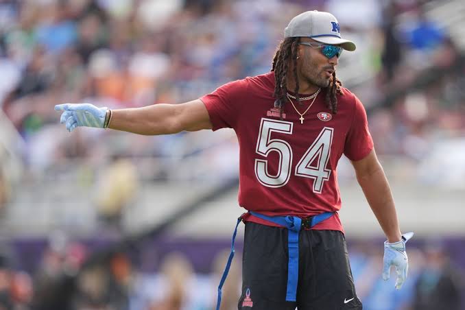 Aseguran 49ers Fred Warner con el contrato más grande para un lb externo