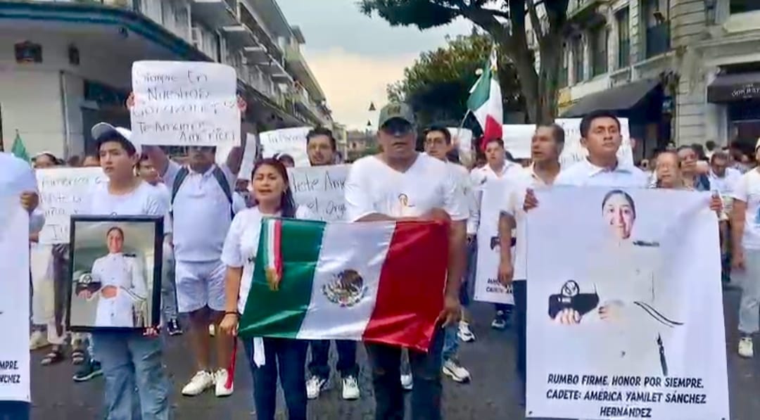 Honran en Xalapa a cadete y marino caídos en accidente del buque Cuauhtémoc