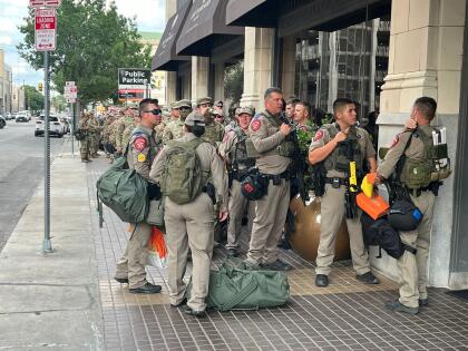 Despliega Texas Guardia Nacional en San Antonio ante protestas contra ICE