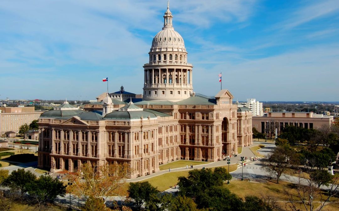 Evacúan Capitolio de Texas por amenaza creíble; violencia política deja dos muertos y dos heridos