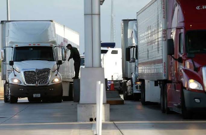 Retiran visas a traileros por cabotaje y no hablar inglés; endurecen reglas en EEUU