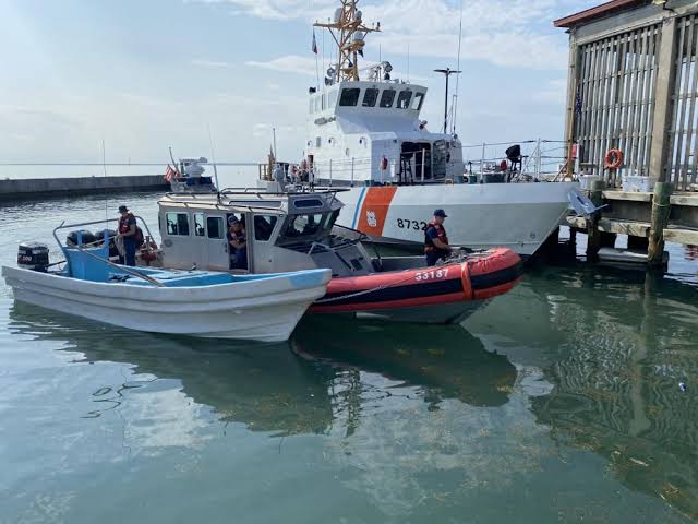 Detienen a 13 pescadores mexicanos por pesca ilegal en aguas de Texas