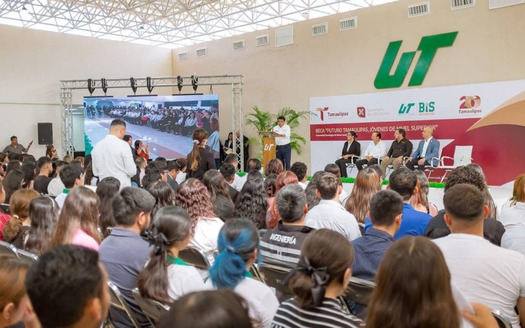 Entregan becas “Futuro Tamaulipas Jóvenes de Nivel Superior” en Nuevo Laredo