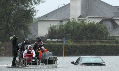 Desborda el Río Guadalupe en Kerrville; reportan muertes y evacuaciones masivas