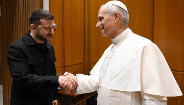 Exploran Zelenskyy y el Papa León XIV posibles caminos hacia la paz en Ucrania