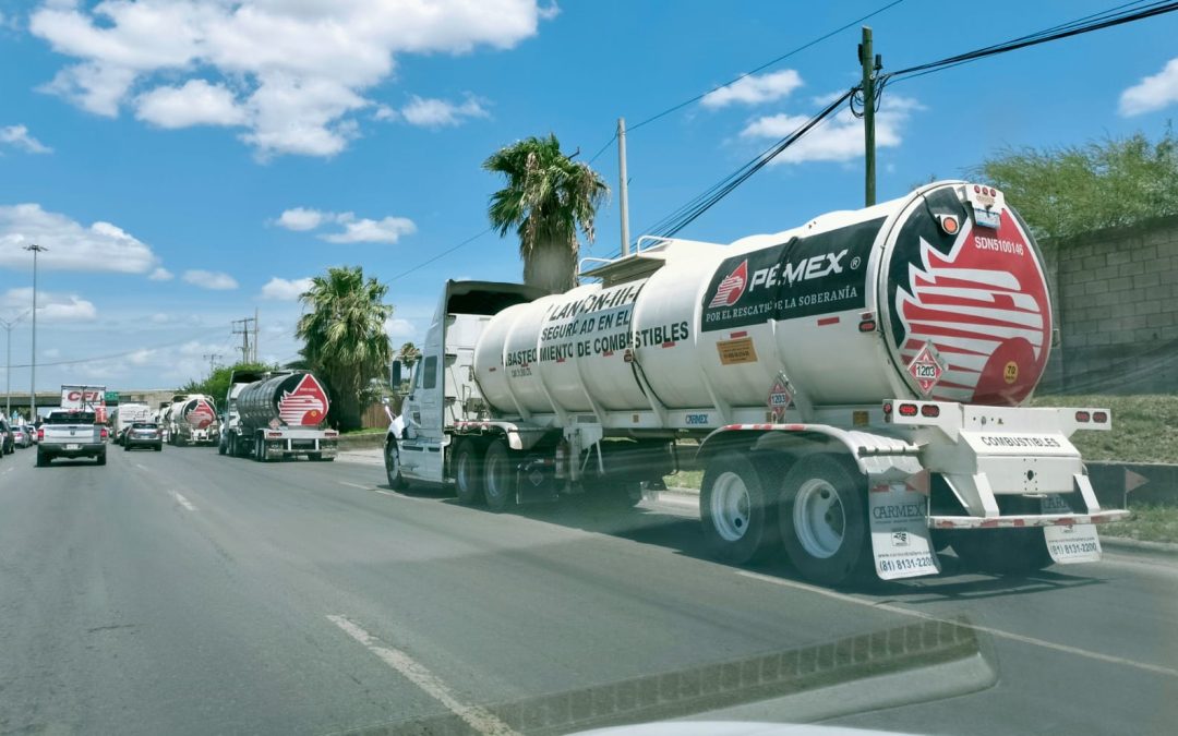 Impresionan convoyes de pipas escoltadas por Guardia Nacional en carreteras del norte