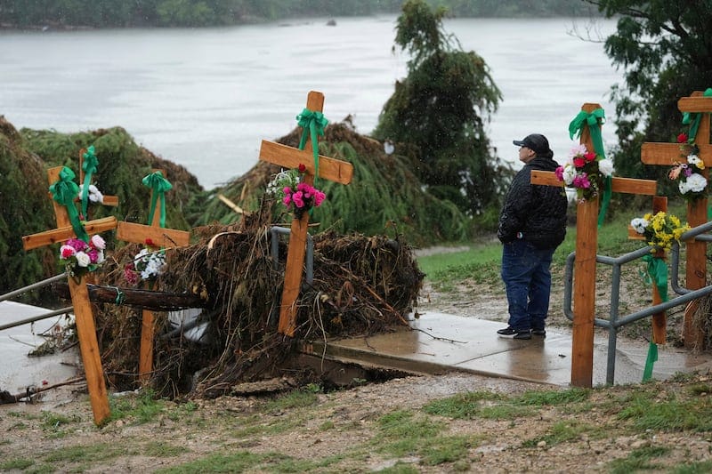 Reducen a tres los desaparecidos tras inundaciones en Kerr