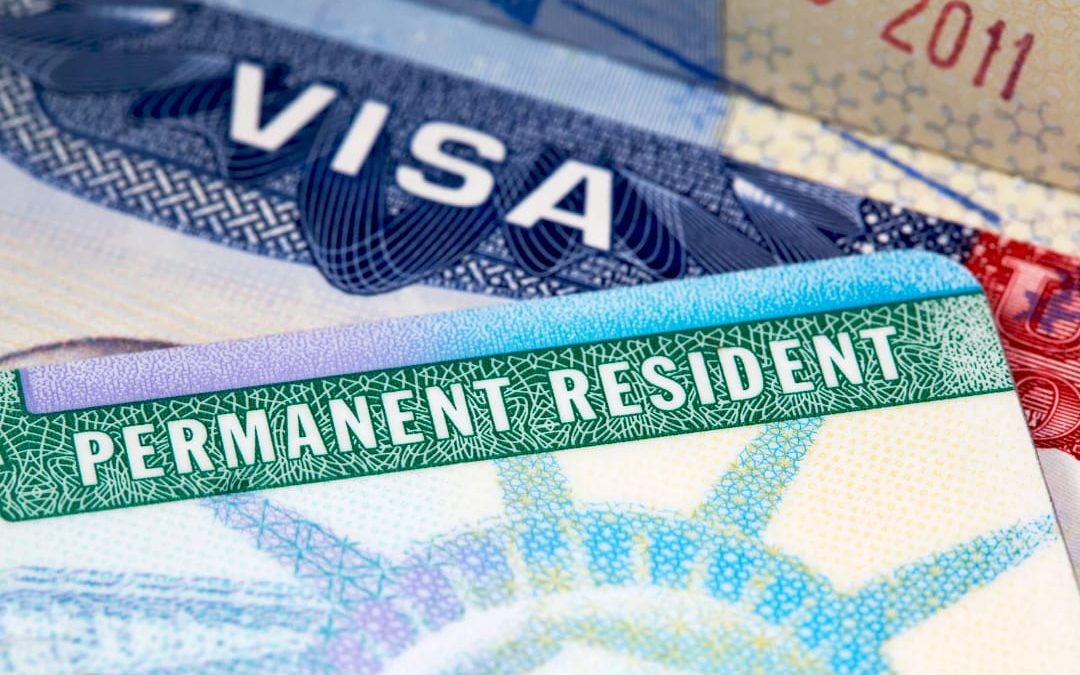 Recuerda CBP a residentes legales portar siempre su green card