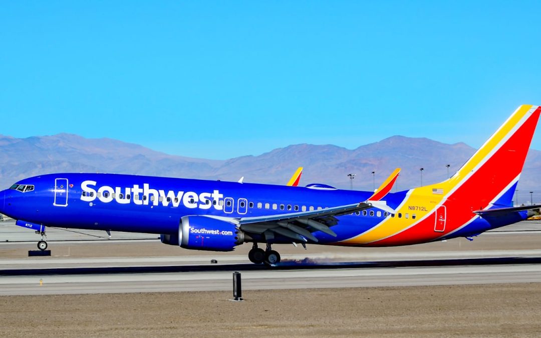 Desciende de emergencia avión de Southwest para evitar colisión con aeronave militar