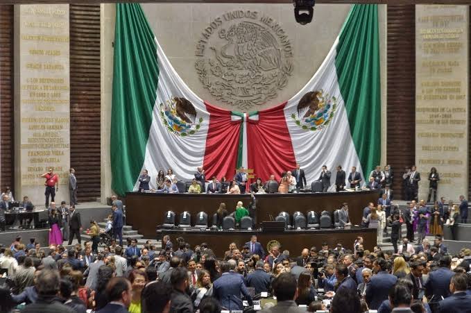 Arremeten opositores contra propuesta de eliminar legisladores plurinominales