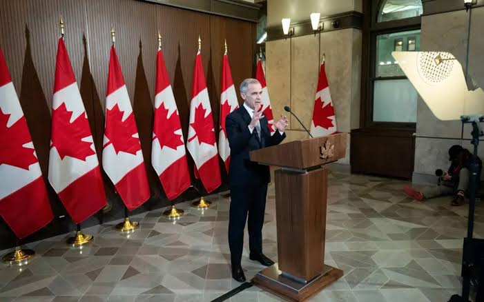 Aumenta Trump aranceles a Canadá; responde Carney con llamado a proteger empleos