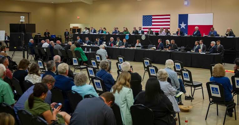 Dormían mientras el río arrasaba: negligencia marca tragedia en Kerrville