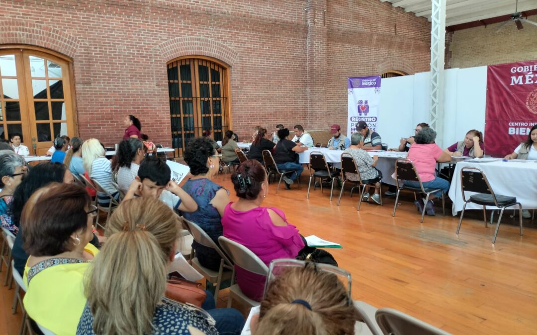 Acuden cientos de mujeres al módulo de registro del programa Mujeres Bienestar