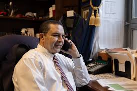 Propuesta de rediseño electoral pone en riesgo escaños demócratas hispanos