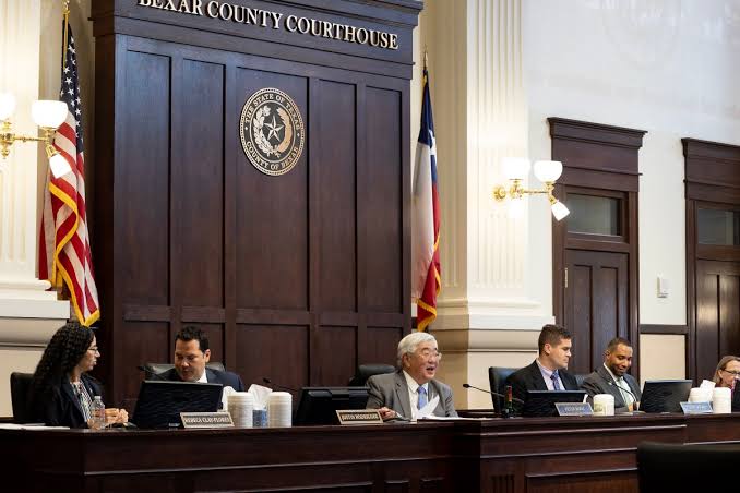 Aprueba Condado de Bexar política para blindar datos frente a la inteligencia artificial