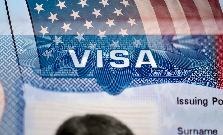 Endurece EE.UU. requisitos de visa para menores y adultos mayores