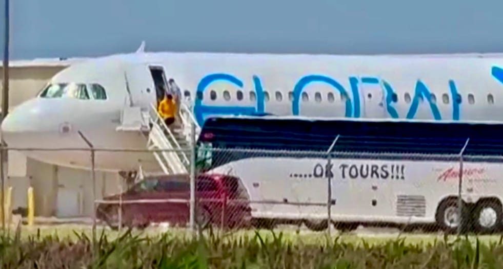 Bloquea juez repatriación de menores desde Texas