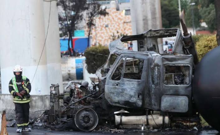 Sube a 10 muertos explosión de pipa en Iztapalapa