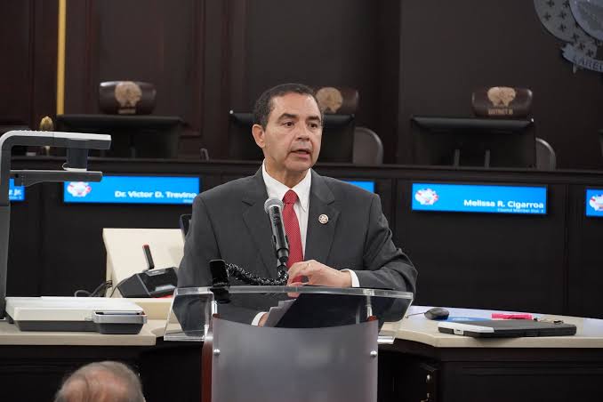 Rindió Henry Cuellar homenaje al juez Oscar O. Martínez Sr. y reconoció a Reparo Ranch Training en Laredo