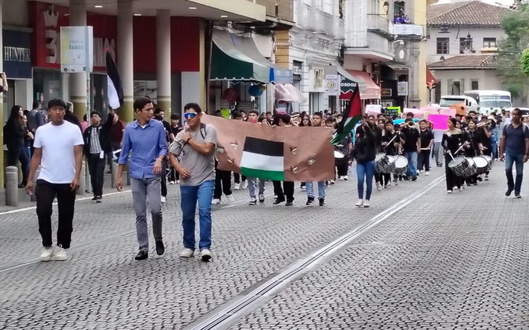 Exigen alto al genocidio en Gaza; jóvenes protestan en Xalapa