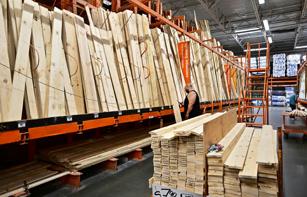 Imponen aranceles a madera y muebles