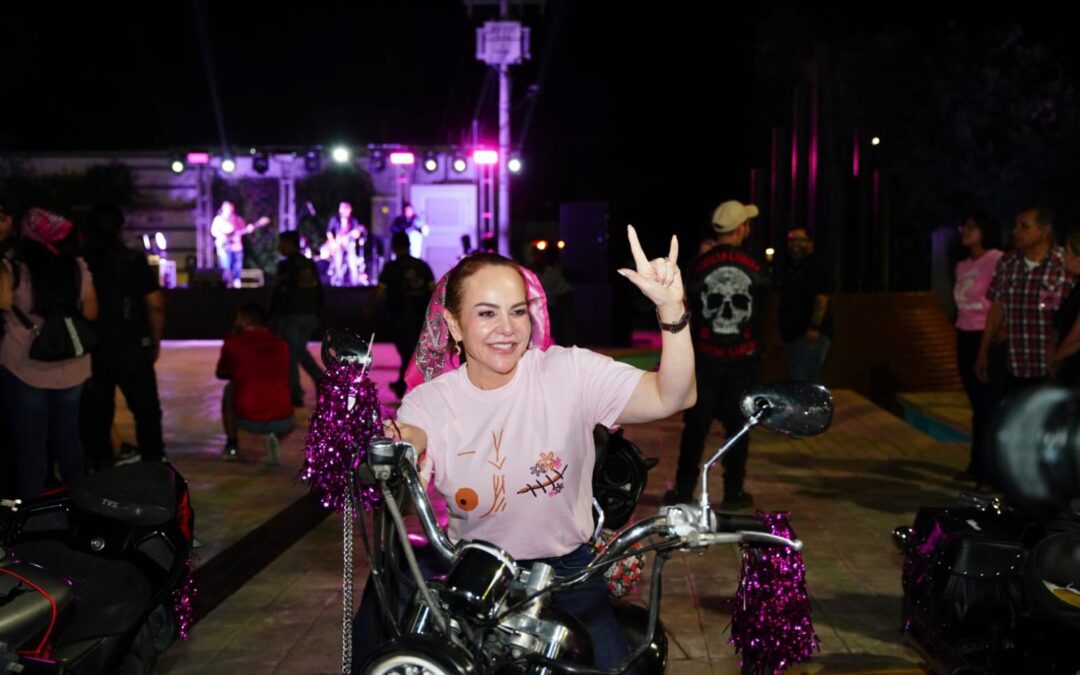 Iluminan Nuevo Laredo de rosa en apoyo a la lucha contra el cáncer de mama